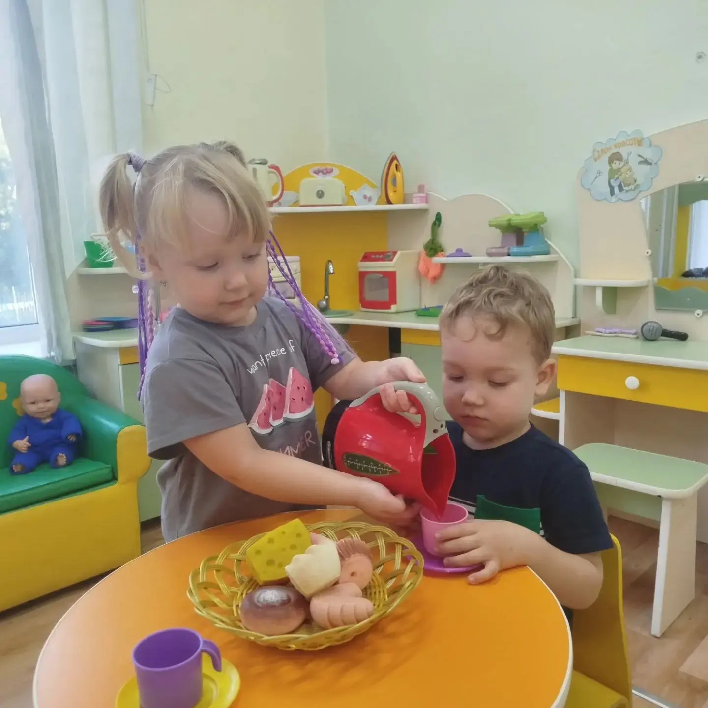 «Мама, папа, я — дружная семья»: почему игра в «Дом» так важна? 🏡👨‍👩‍👧‍👧