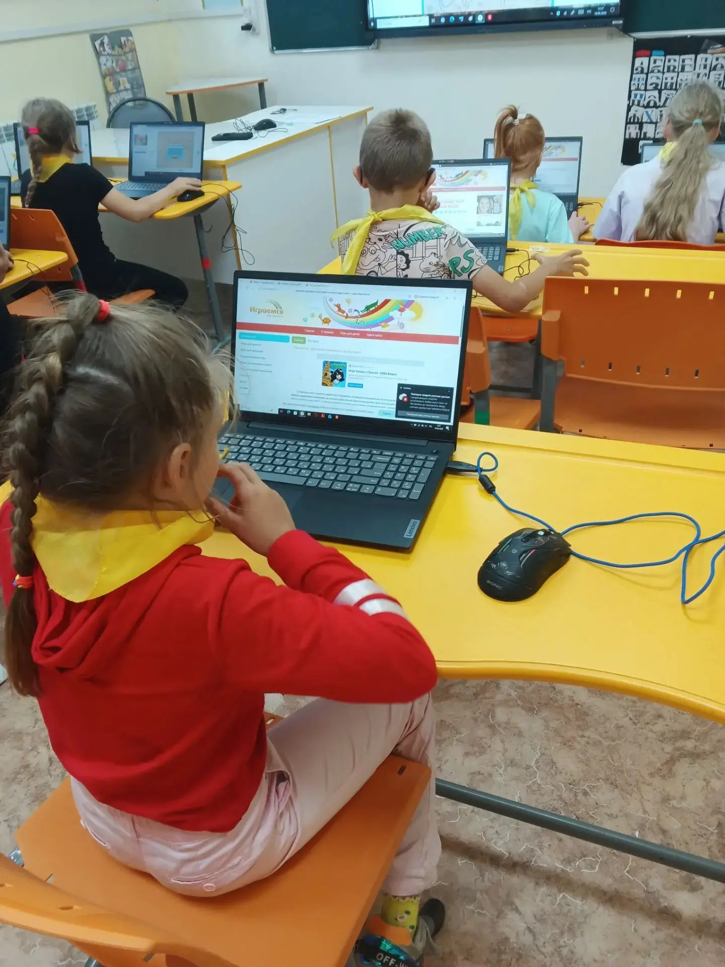 💻 Сегодня у ребят первого отряда была возможность проявить свои творческие способности, выполняя ра