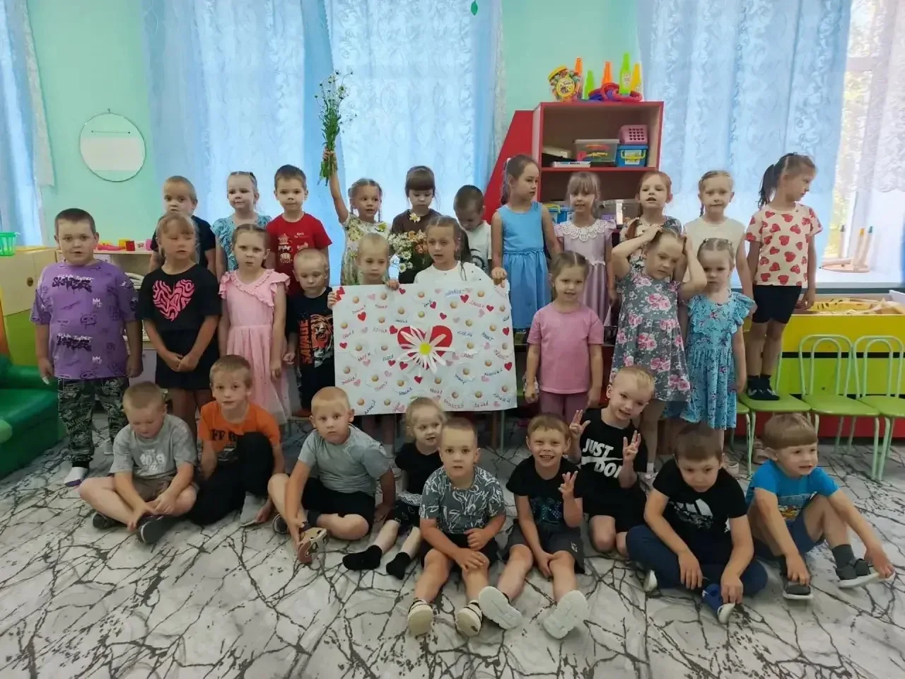 Главный символ Дня семьи, любви и верности — скромная ромашка. Сегодня наши воспитанник...