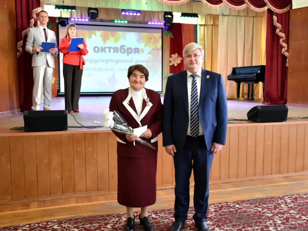 В Новом Осколе торжественно отметили Международный день пожилого человека