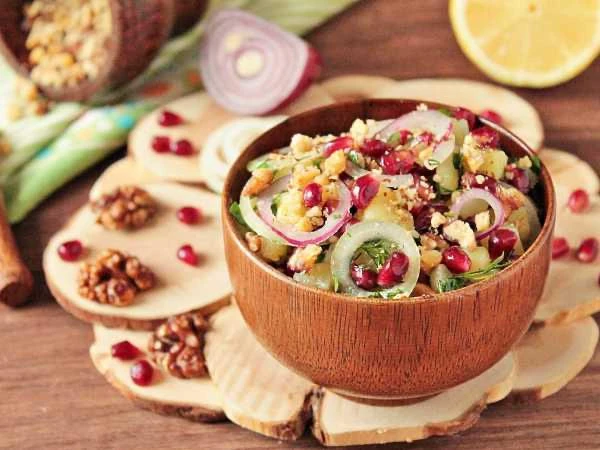 🥗 Салат из граната и грецких орехов

Ингредиенты

• Картофель – 3–4 шт.
• Гранат – 1 шт.
• Лук репч