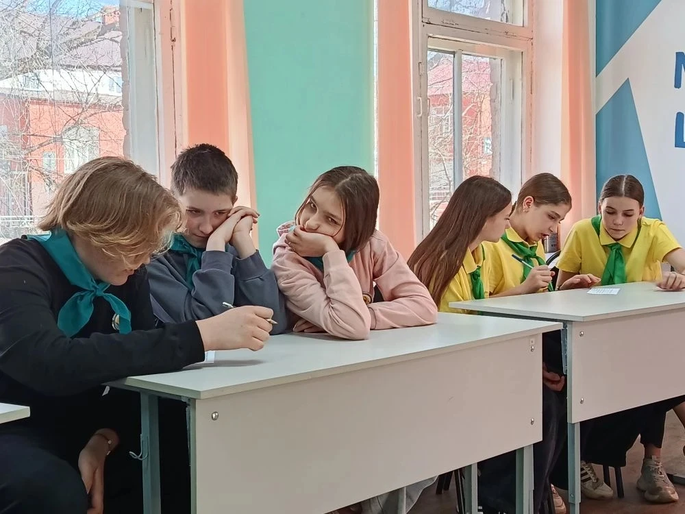 Теплица, томаты и заслуженная ПОБЕДА! 🍅✨  Сегодня в нашей школьной теплице было по-настоящему жарко!