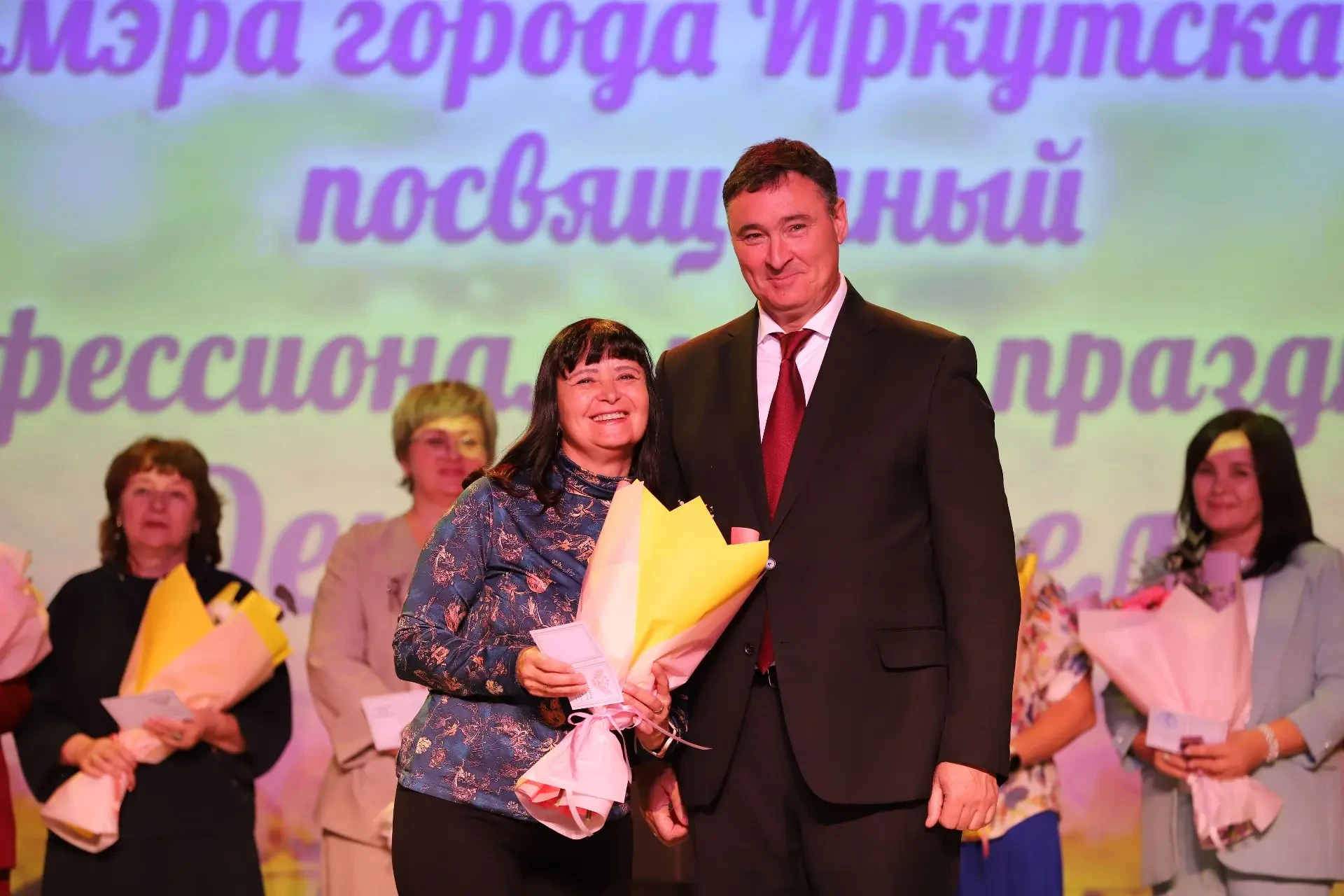 🏆 184 иркутских педагога получили награды в День учителя.