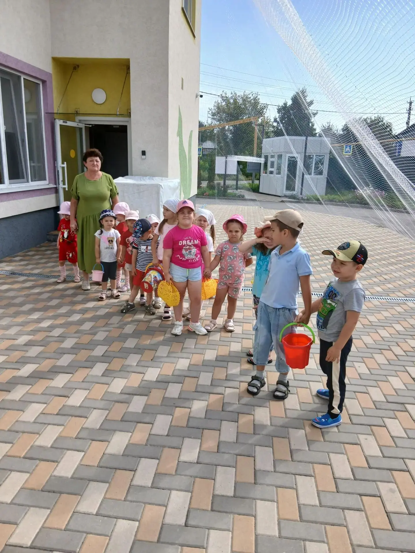 Август месяц делится с нами щедрый урожаем овощей..Воспитанники нашей группы собрали на...