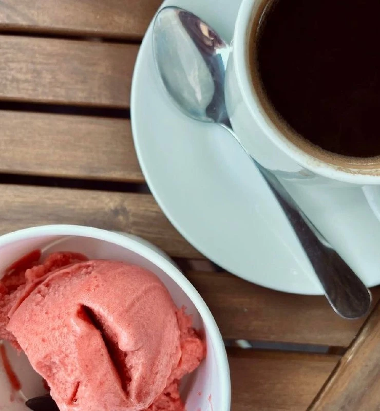 🍦 Мороженое бесплатно можно получить в ресторанах Грабли до 13 июня

При покупке любого кофе можно 