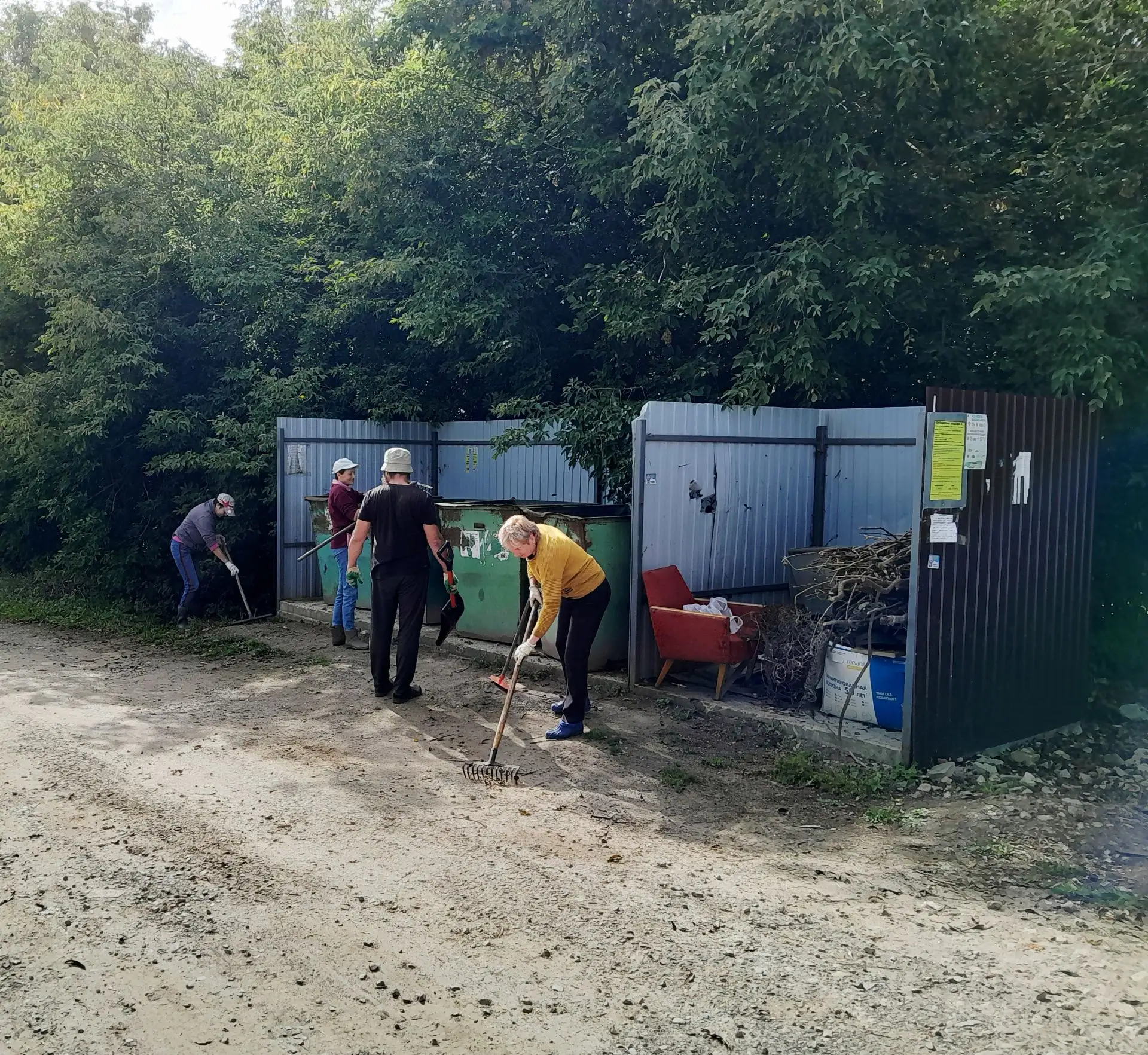 Неравнодушные жители с.Гремячево провели субботник  по уборке прилегающей территории ко...