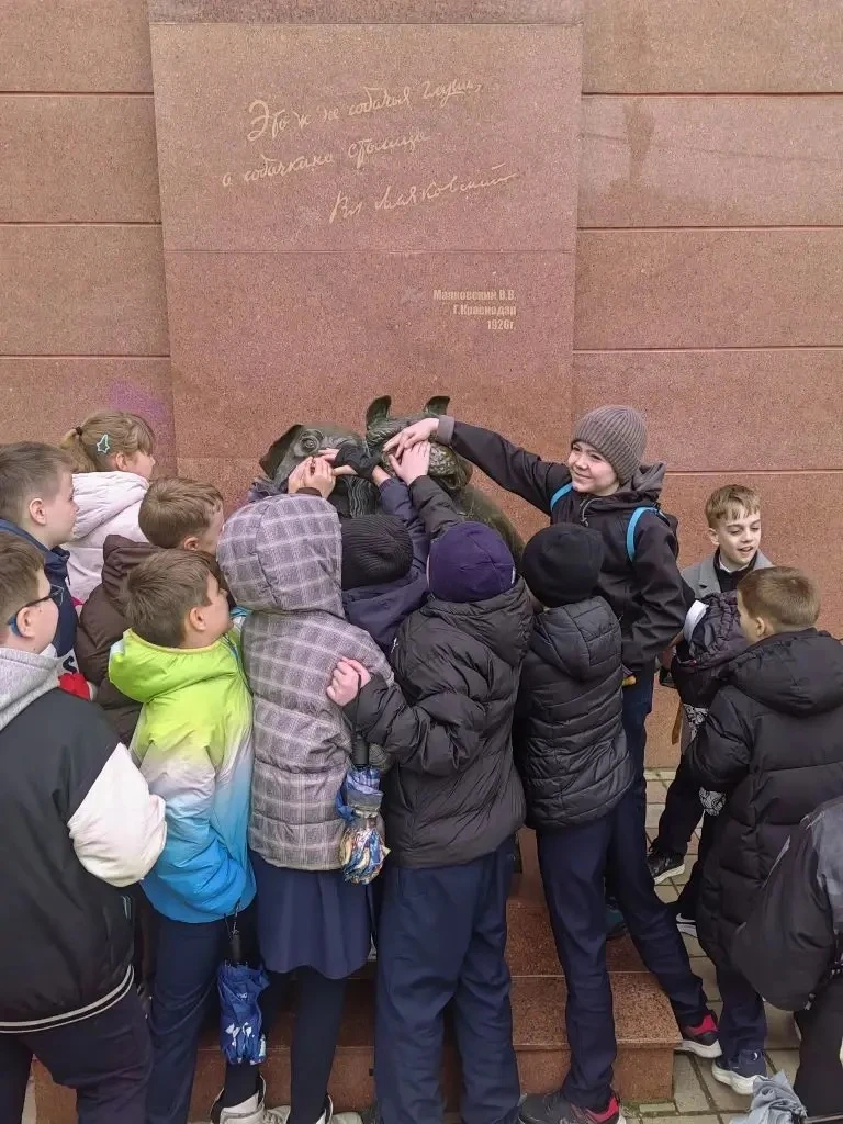 Сегодня учащиеся 4"А"класса побывали на увлекательной экскурсии по родному Краснодару. ⛪Первым пункт