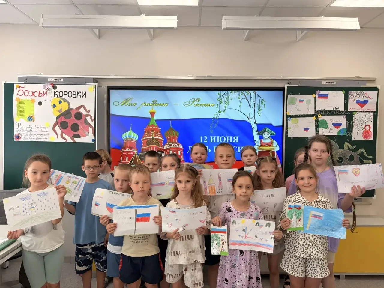 День России🇷🇺🇷🇺🇷🇺

🇷🇺 День России — это национальный праздник, который отмечается в России е