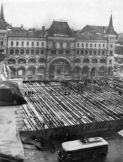 В 1939 году в Москве многоэтажный дом передвинули почти на 50 метров — вместе с жильцам...