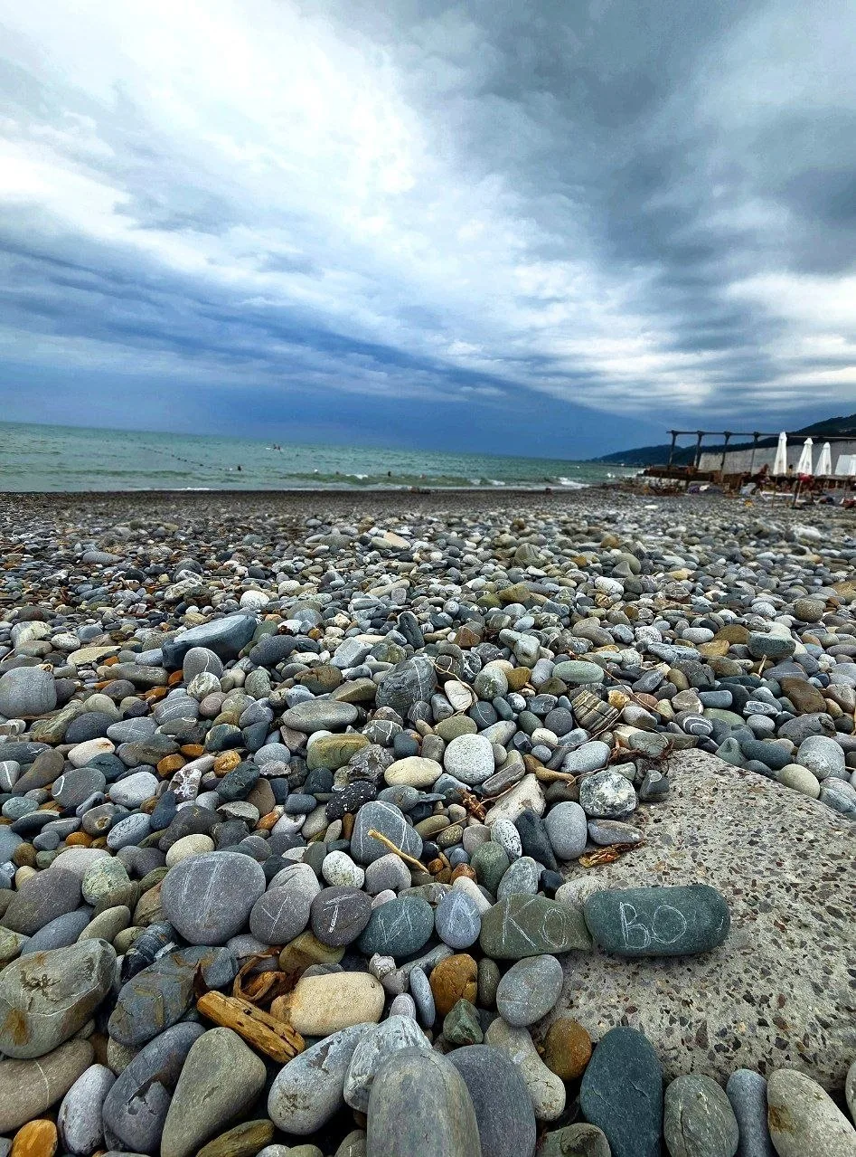 #фоткананочь 

Подписчица шлёт привет из штормового Сочи. 

Красивых снов всем 😊

Прислать фотку: в