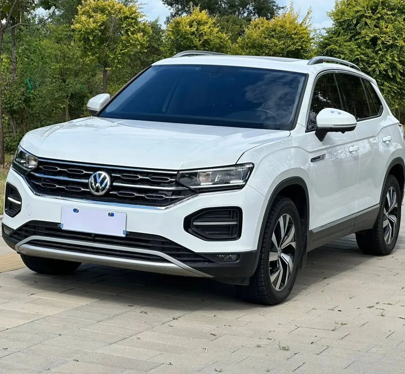 Забронировали 3 автомобиля в Китае