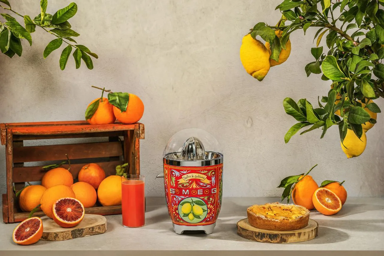 🍊 Иногда самые простые привычки становятся самыми приятными. Стакан свежевыжатого апел...