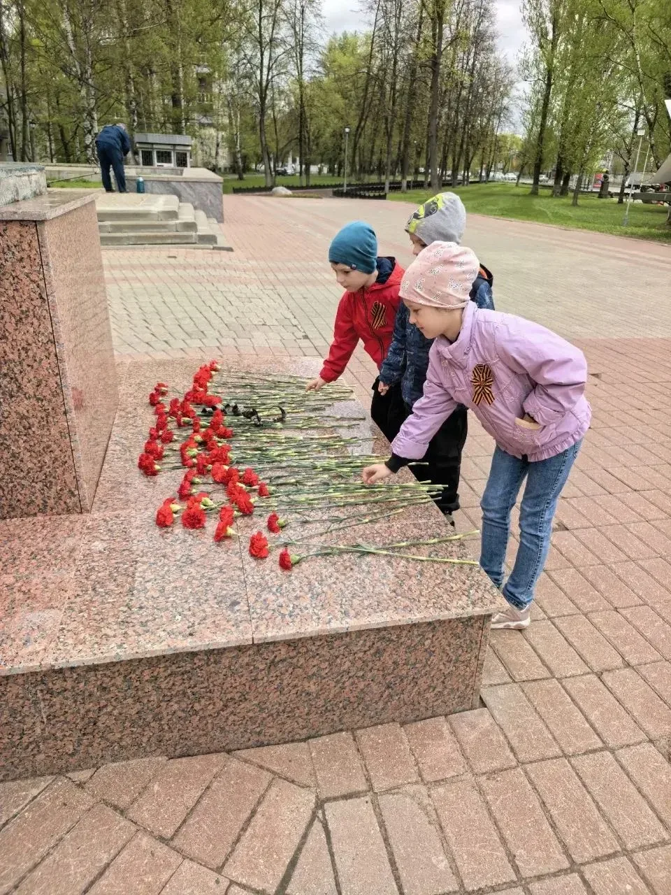 ЦРР - детский сад N105  Память в сердцах: воспитанники детского сада N 105 почтили память героев 🌹  