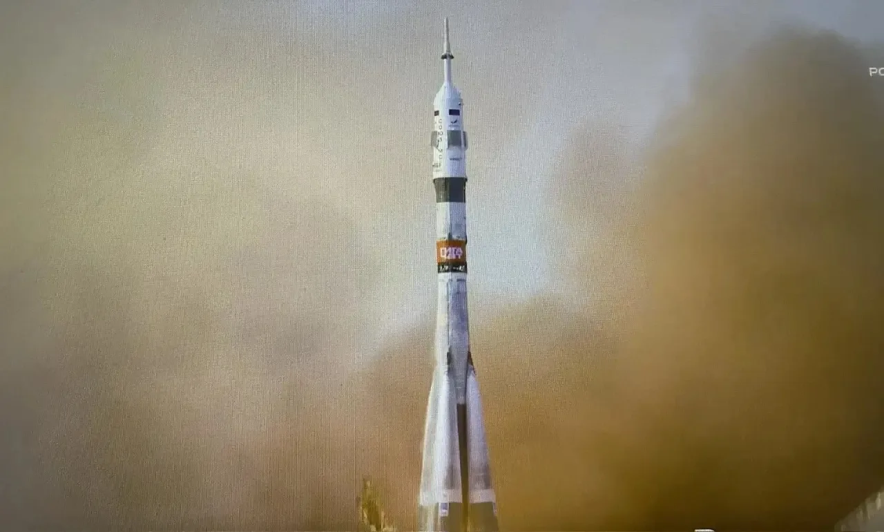 🚀65 ЛЕТ ТРИУМФА:  СТАРТОВАЛА НЕДЕЛЯ КОСМОСА!  🇷🇺Новая учебная неделя в нашей школе началась традицио