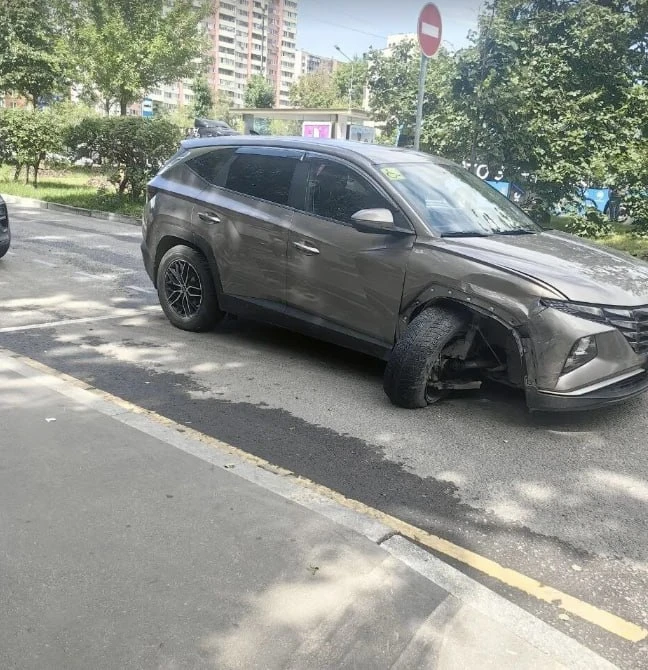 🅿️ На Волгоградском проспекте в Кузьминках машина перегородила проезд

У дома 120 автомобиль оставл