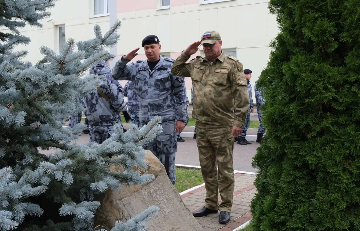 💪Сотрудников тамбовского ОМОН поздравили с профессиональным праздником.