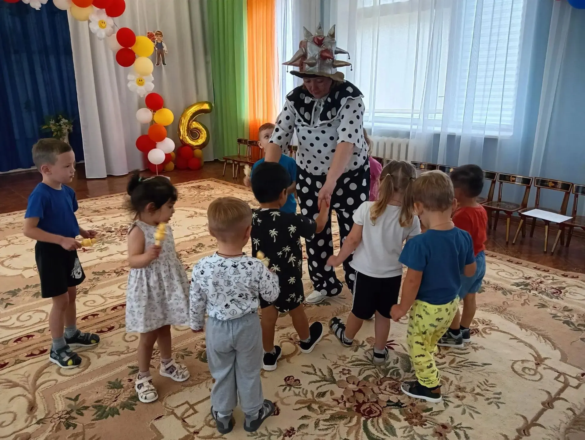 🥇В младшей группе №2 «Ромашка» прошёл спортивный досуг «В гости к нам пришёл Петрушка».