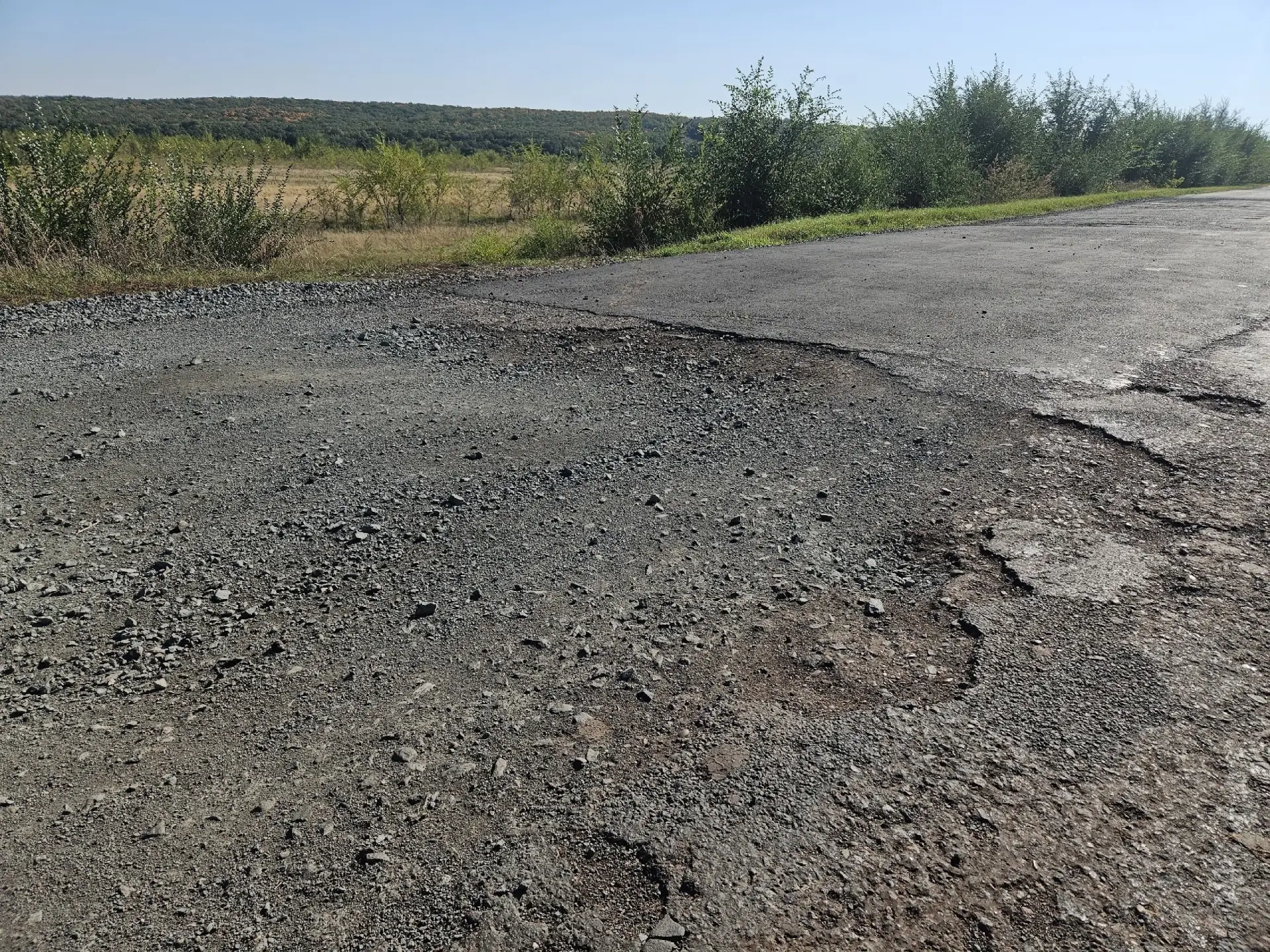 Второй раз за год дорожники латали дорогу Бузулук-Проскурино. Но, они ее почему то дела...