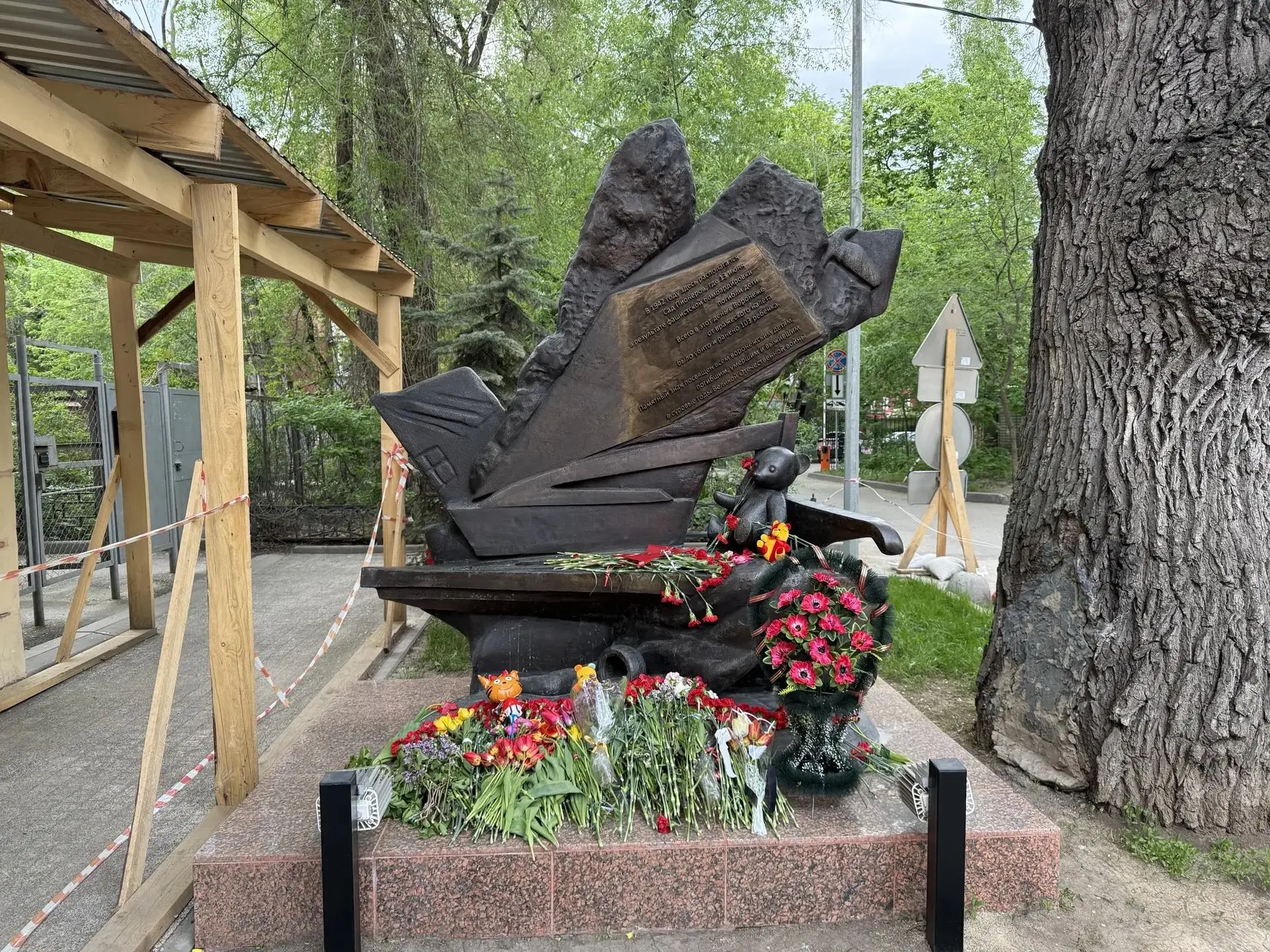 Суд признал незаконной аренду земли у памятника «Детям войны» в центре Воронежа