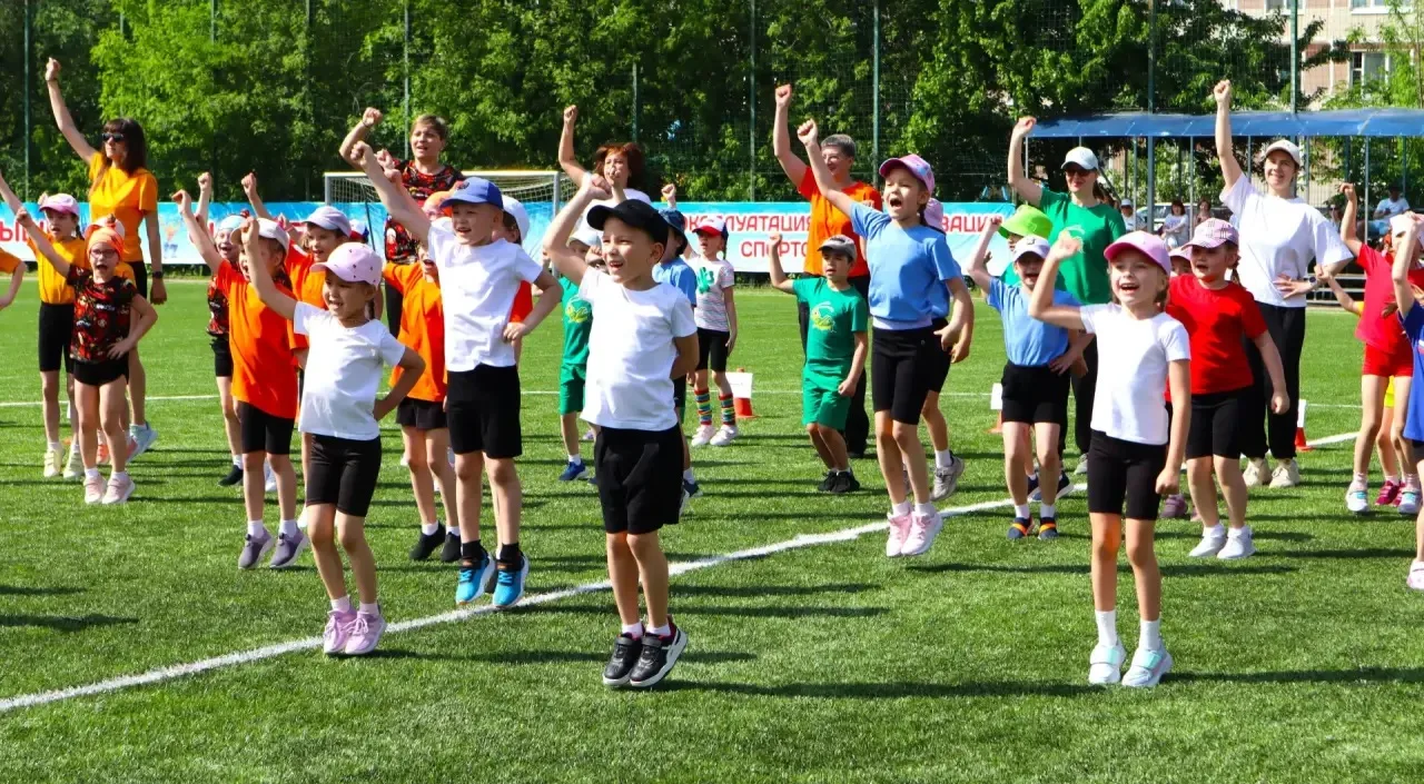 🏃🤸«ПРЫГАЙ ВЫШЕ ГОЛОВЫ»  📍На футбольном поле школы №11 царила атмосфера радости, спортивного задора и