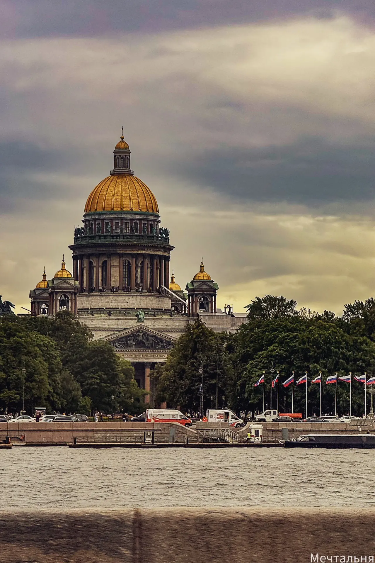 Погода у нас в августе в этом году - как в октябре в прошлом году.