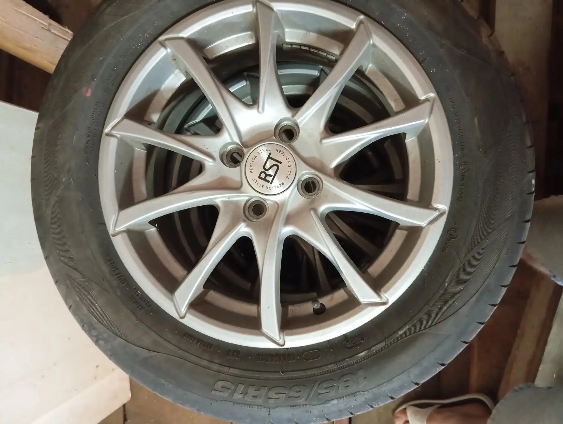 Продам комплект колёс 185/65 r 15 разболтовка 4*100 ЦО 54.1