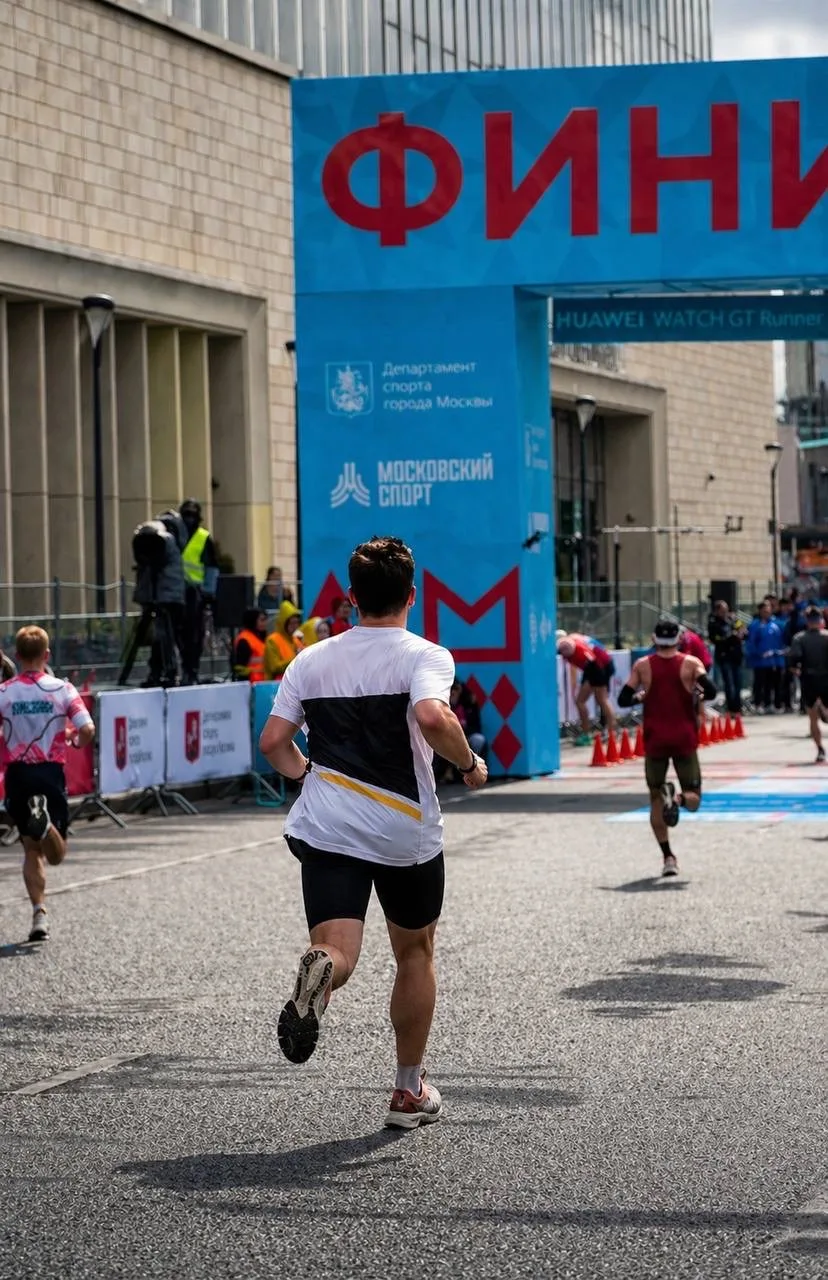 Наши учителя — в движении! 🏃‍♂️  Педагоги нашей школы приняли участие в полумарафоне — и это про сил