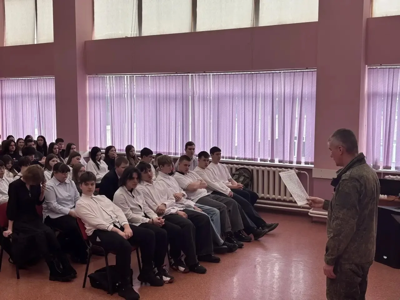 Служба Отечеству 🇷🇺 С чего начать?   В нашей школе прошла встреча с сотрудником военного комиссариат