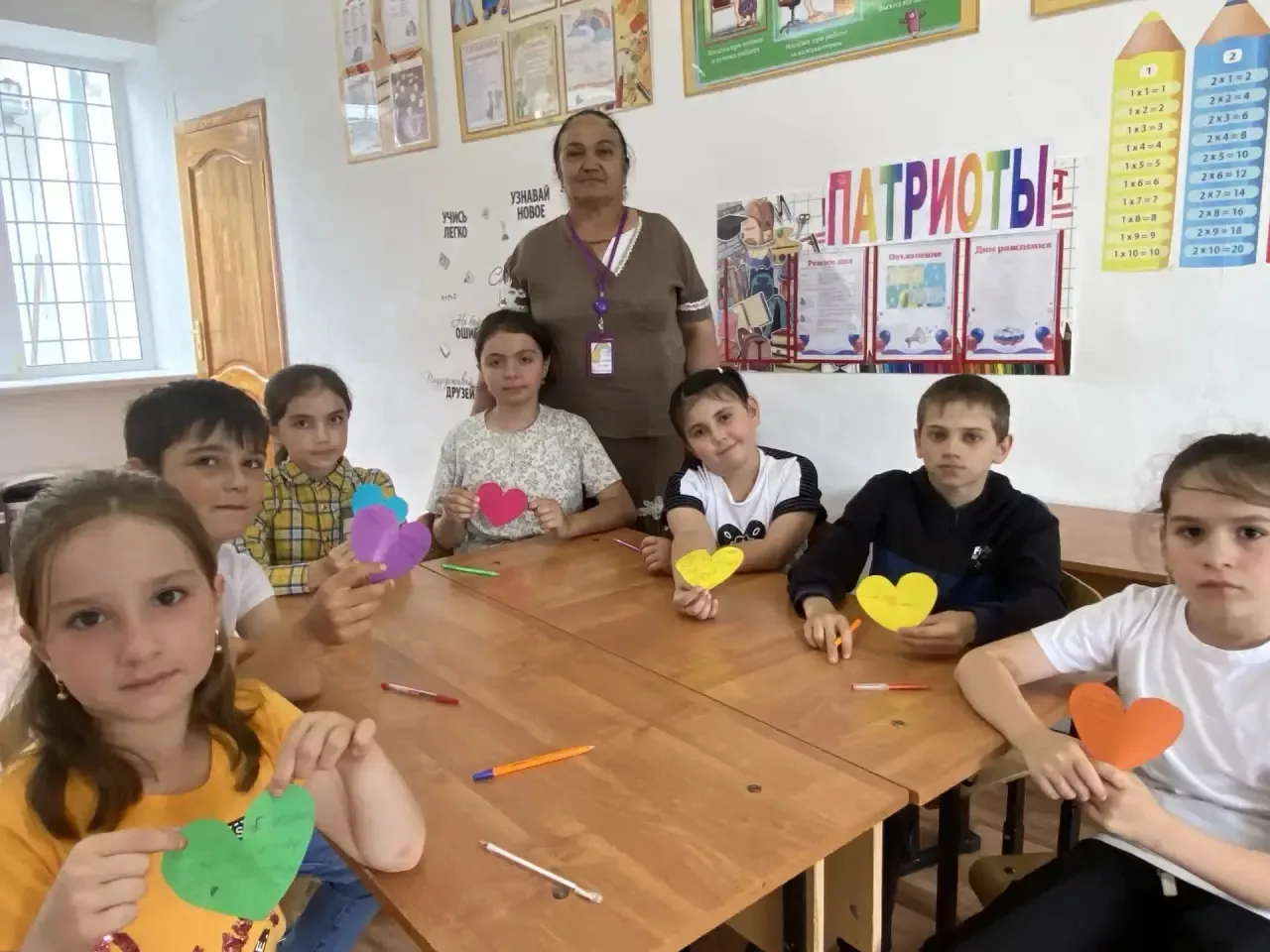 🔥 16-й день в лагере — день добра и волонтёрства!
Утро началось с флага и бодрой зарядки. Поговорил