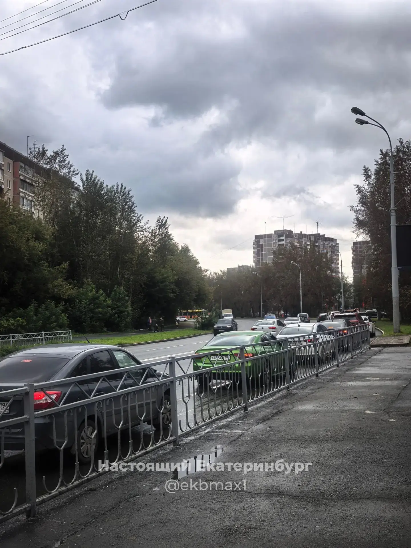 Очередь на заправку на ЖБИ, делится подписчик