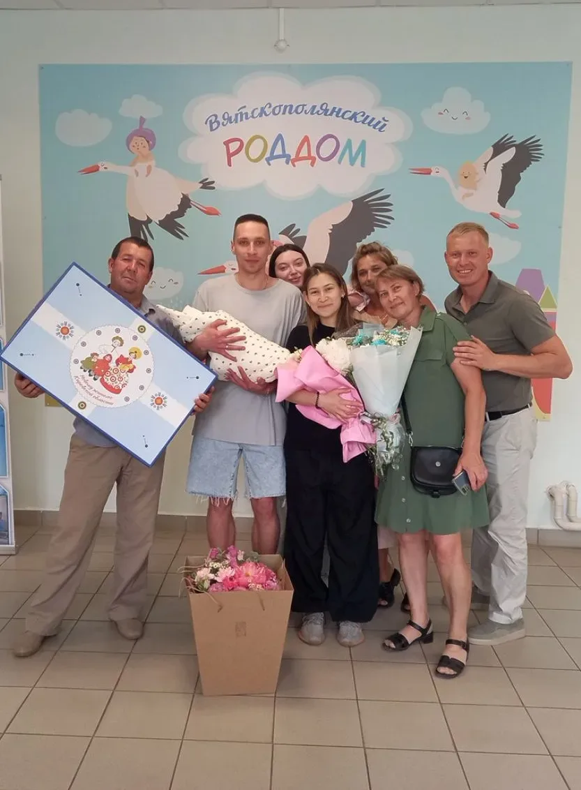 Поздравляем семью Ермаковых с рождением сына!🎈
Пусть малыш растет крепким и здоровым, улыбчивым и с