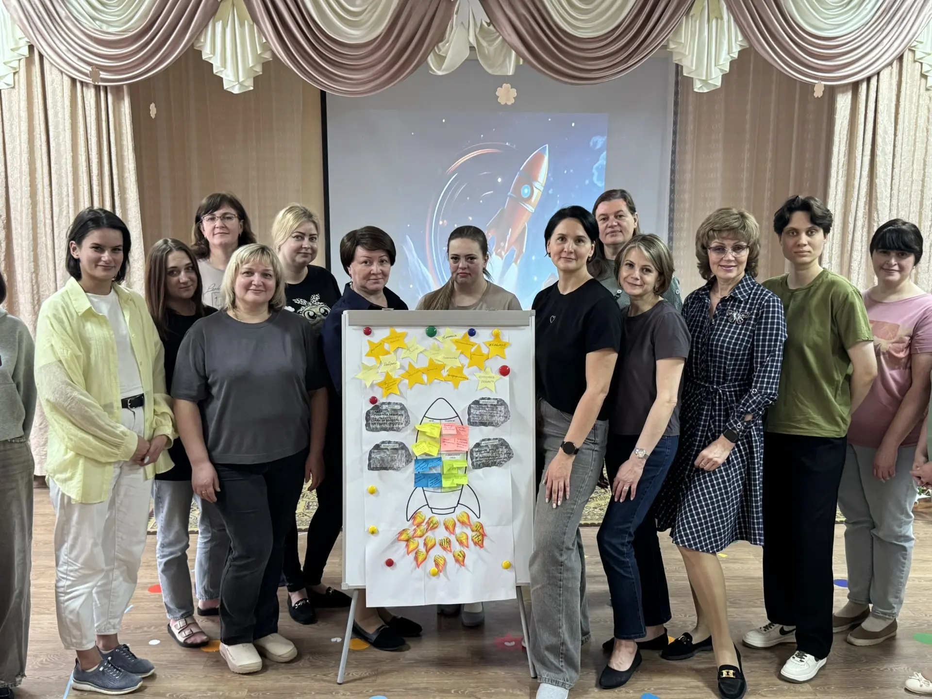 🚀 Вчера наш детский сад превратился в космический корабль!

Педагоги и сотрудники отправились в нас