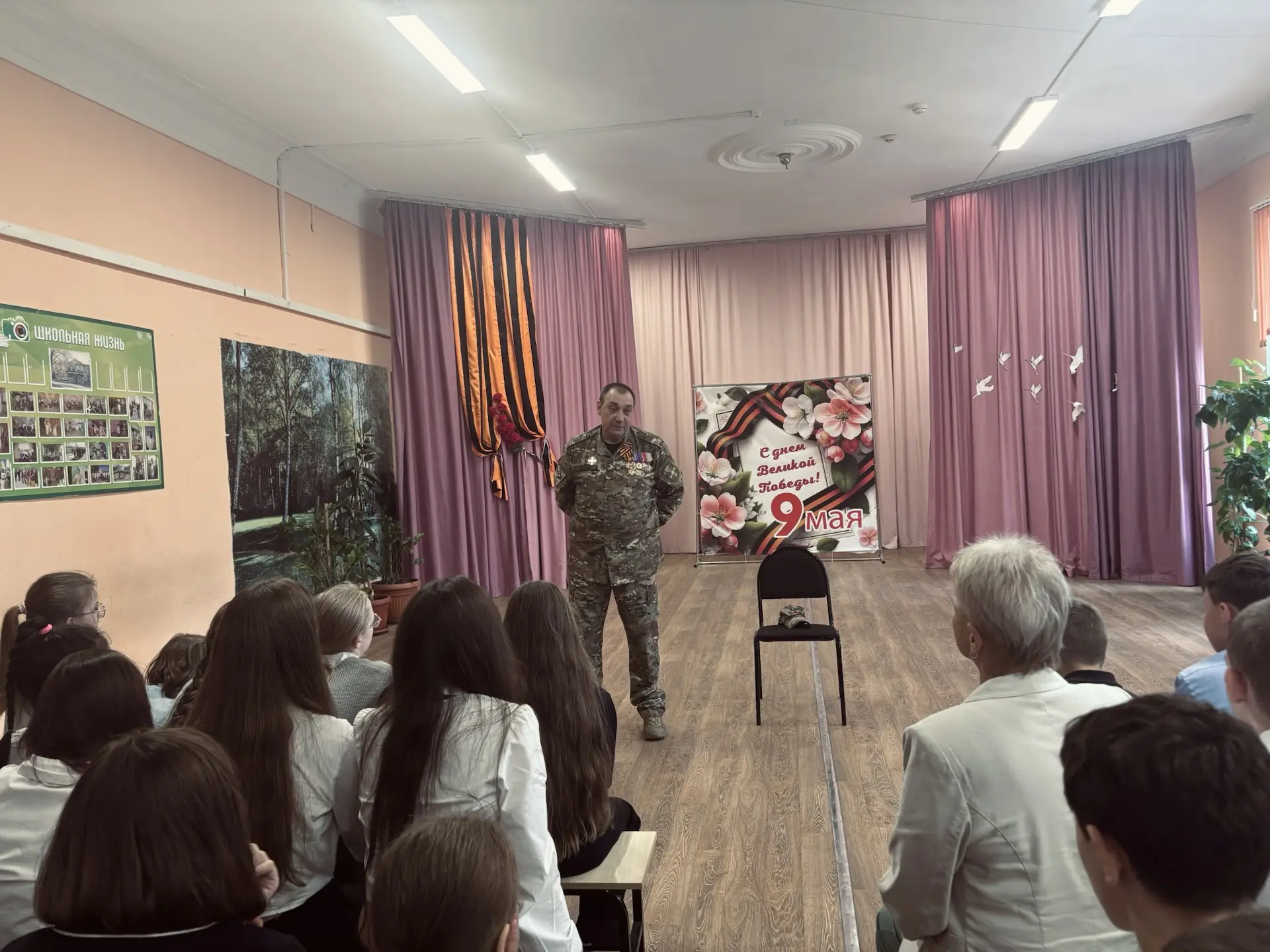 Вчера в нашей школе состоялся разговор, который не забудется. 🏫  К нам приехал человек, за плечами к