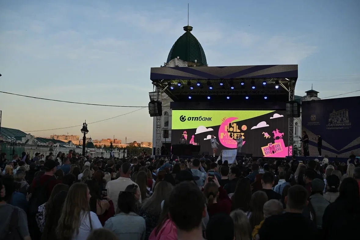 Вдохновились искусством в Ночь музеев 💫  Вчера Ночь музеев прошла особенно ярко: в Омске на Пешеходн