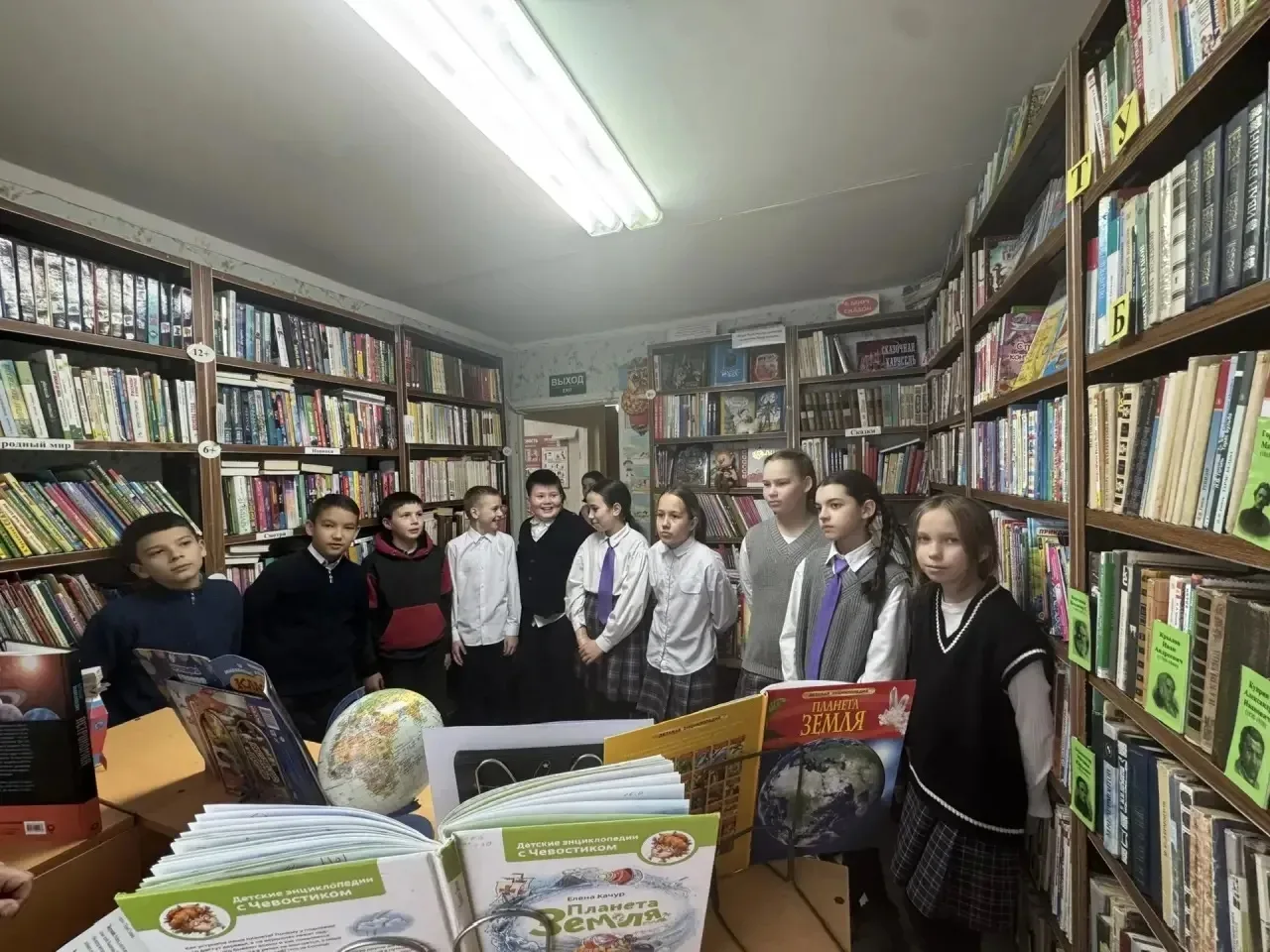 📚🚀Ключ на старт – «Поехали!» Ко Дню космонавтики городская библиотека-филиал № 5 провела с 4а классо
