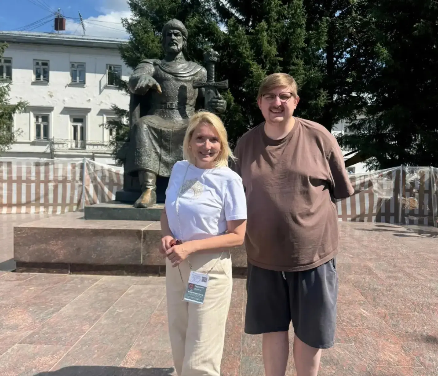 Звезду ТВ не узнали в Костроме

Актер и комик Иван Брагин выбрал Кострому для культурного отдыха. 

