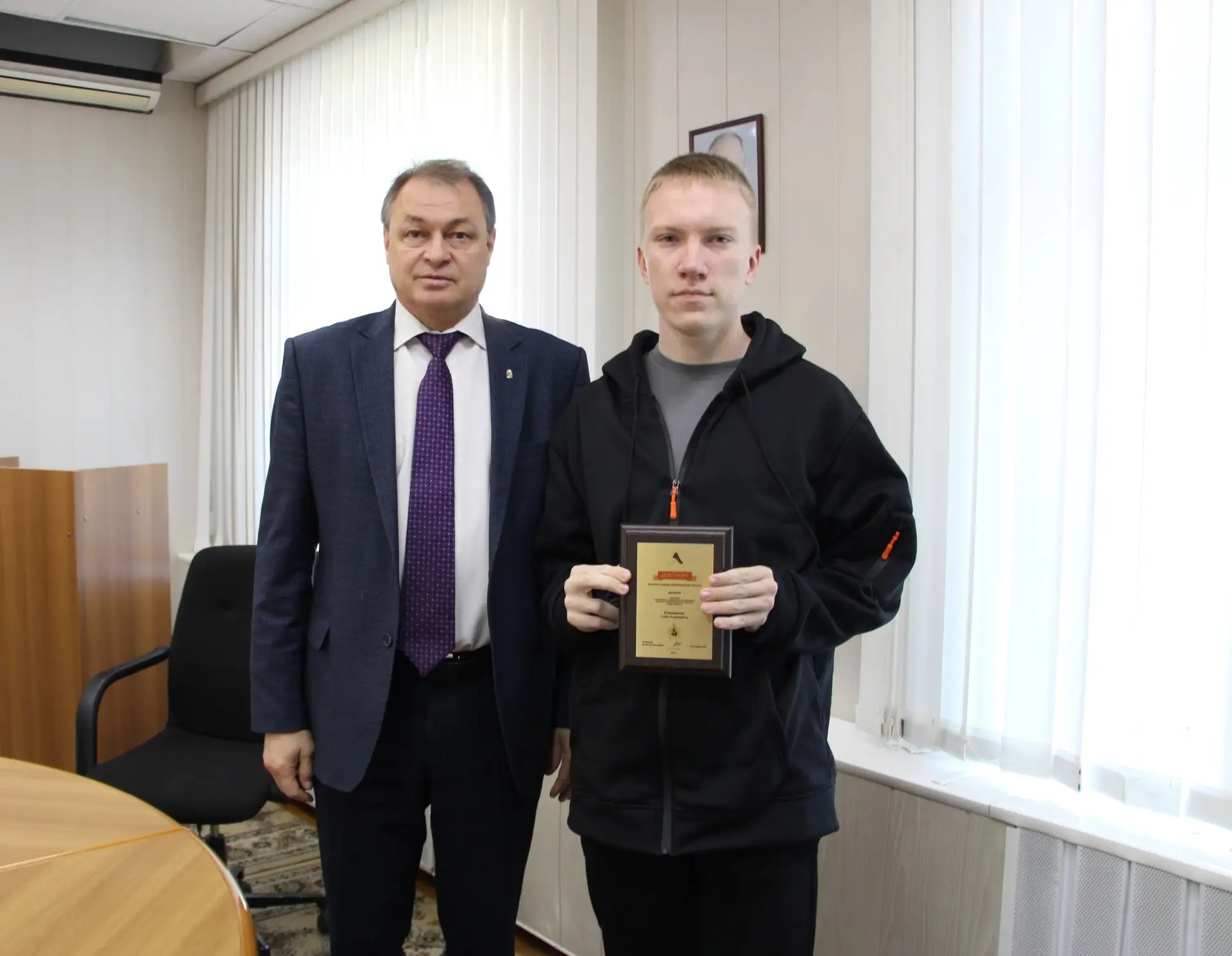 Сегодня на планерке главы города Глеб Владимиров, выпускник МОУ «СОШ №7» – золотой меда...