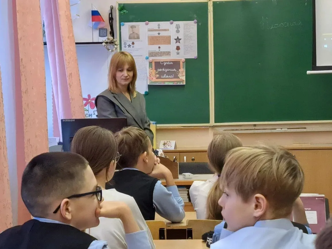 🌷 На дворе февраль, а это значит наша любимая школа именинница! Ей исполнилось 39 лет. День рождения