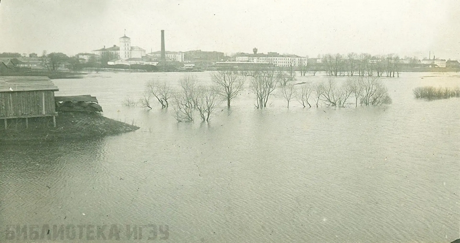 Разлив Тезы в районе Шуйско-Тезинской фабрики, 1930-е годы.