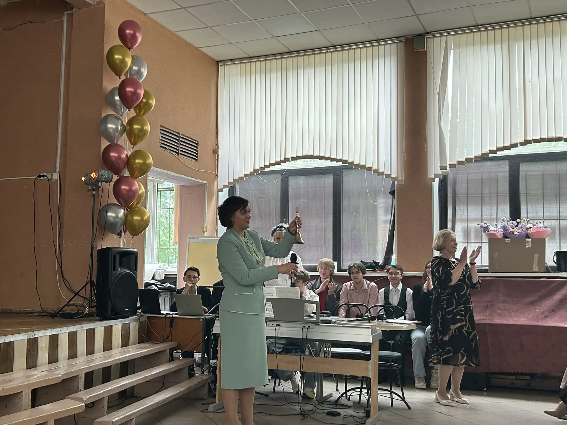 Последний звонок у 11-х классов: праздник воспоминаний и надежд.  🎉 Вчера в нашем лицее прошёл долго