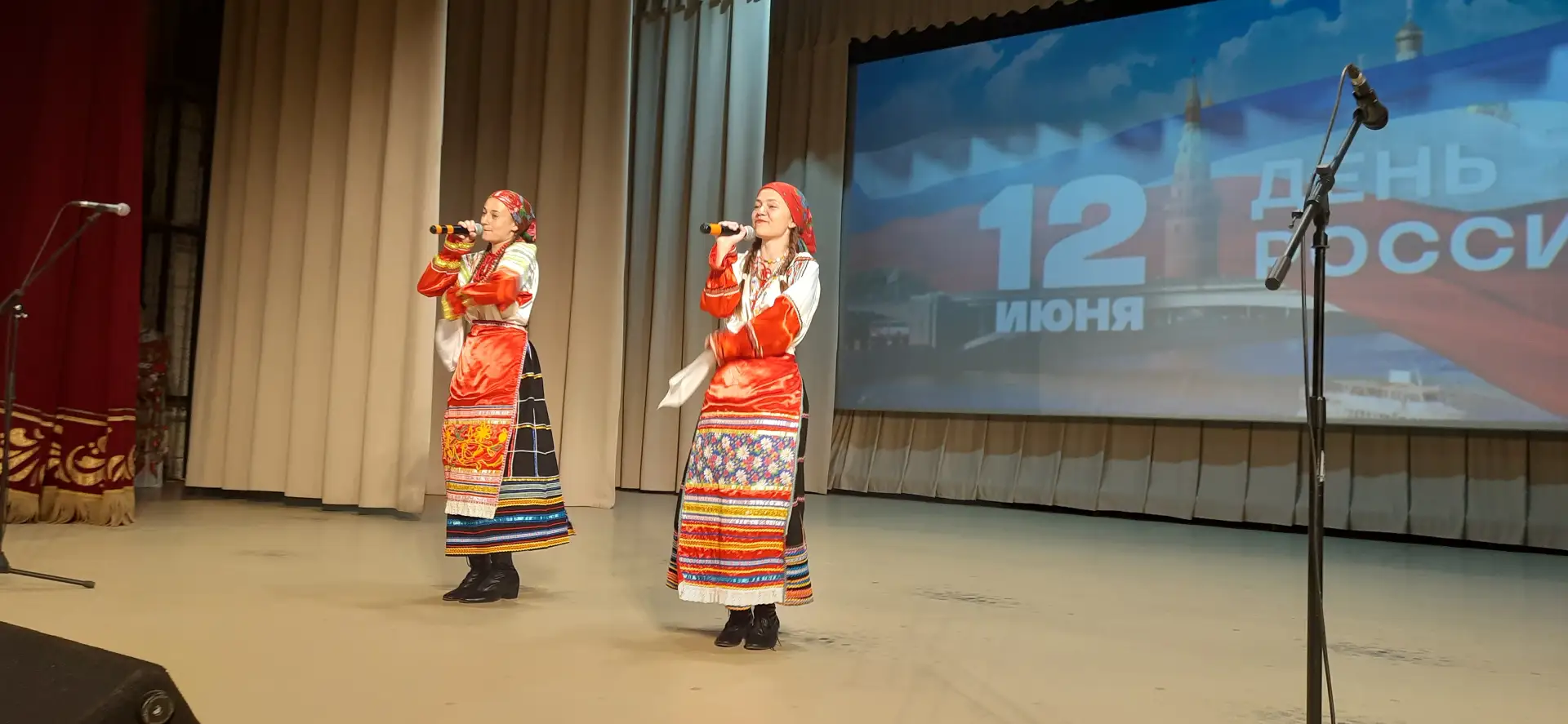 В Ленинске при поддержке местного отделения партии был организован праздничный концерт.

«Это праздн