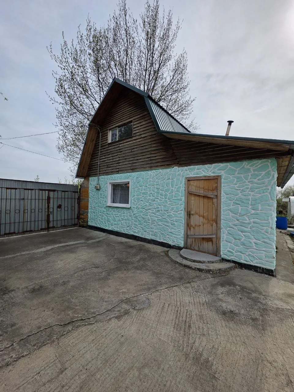 Продам дачу  1500000р 89520011800