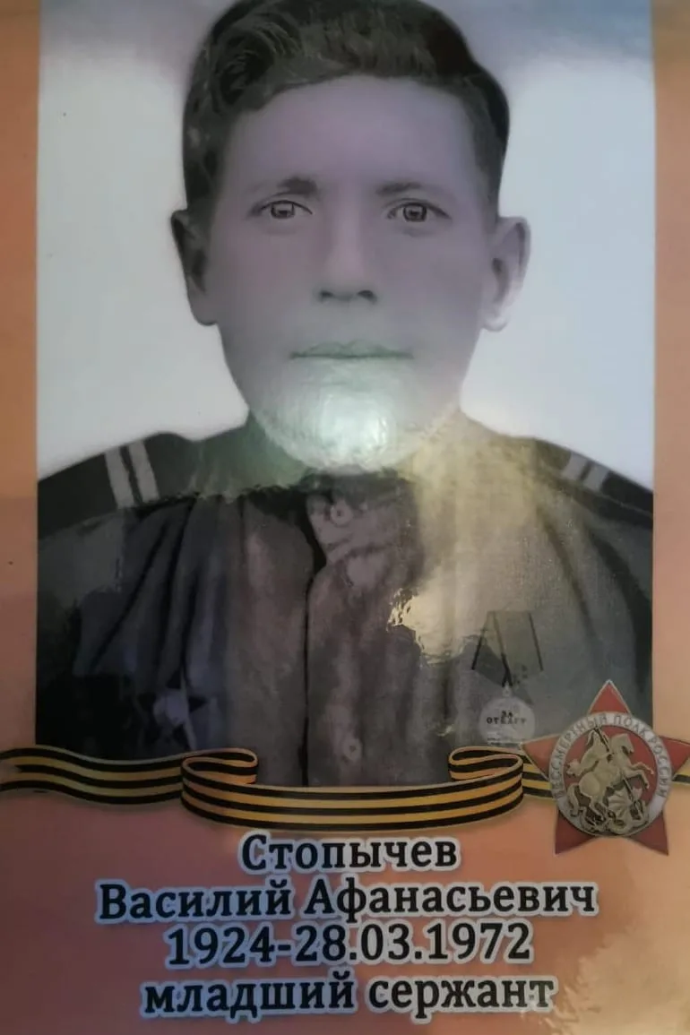 Сегодня — майский день и небо ясно.
