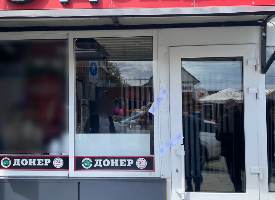 В вольском кафе разнорабочий работал поваром – суд приостановил работу заведения  В Вольске индивиду