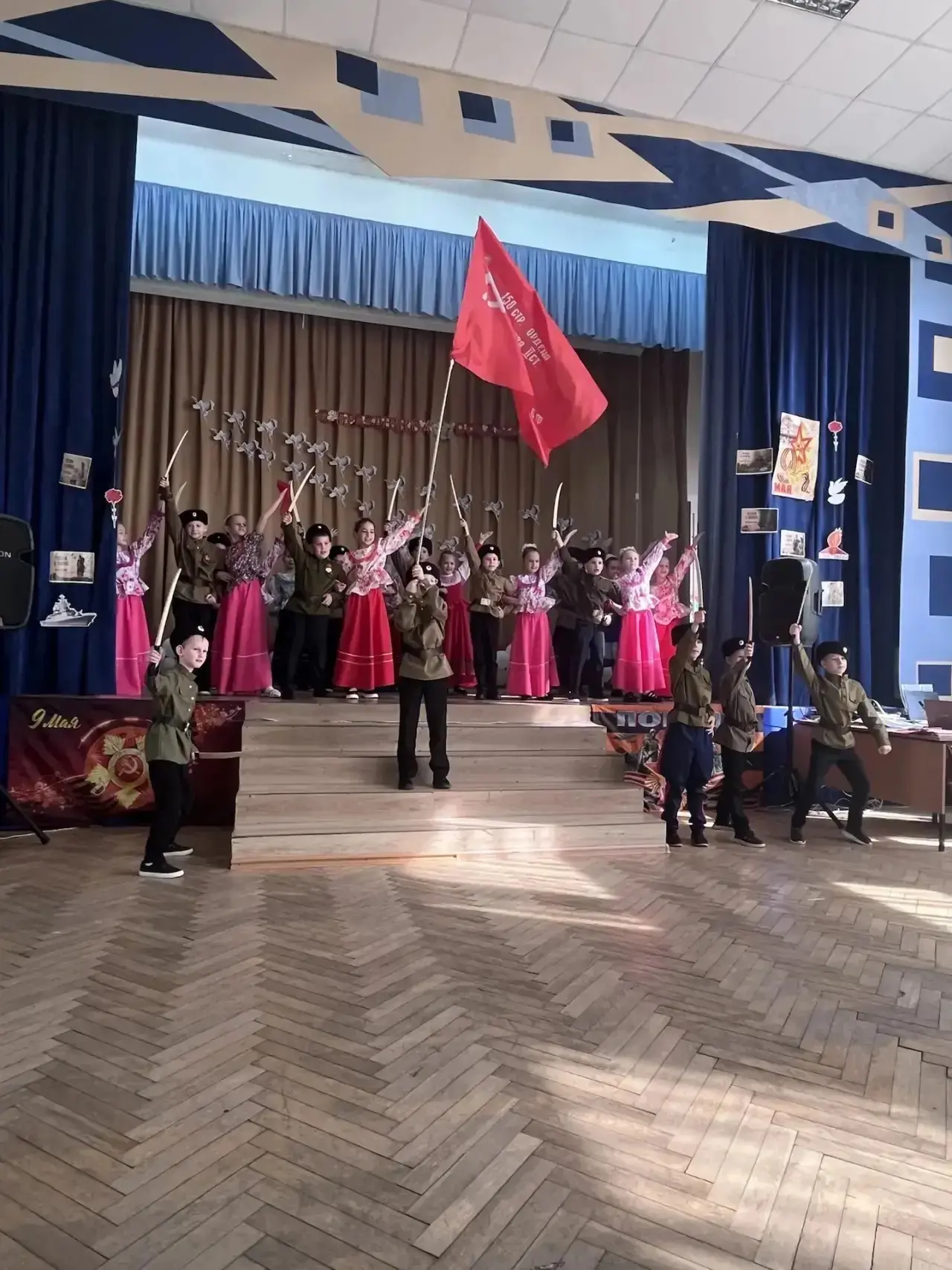 🎭🌟 БРАВО, 4 КОРПУС! 🌟🎭 Продолжаем праздновать 9 Мая и вспоминать, как это было в нашей любимой Школе