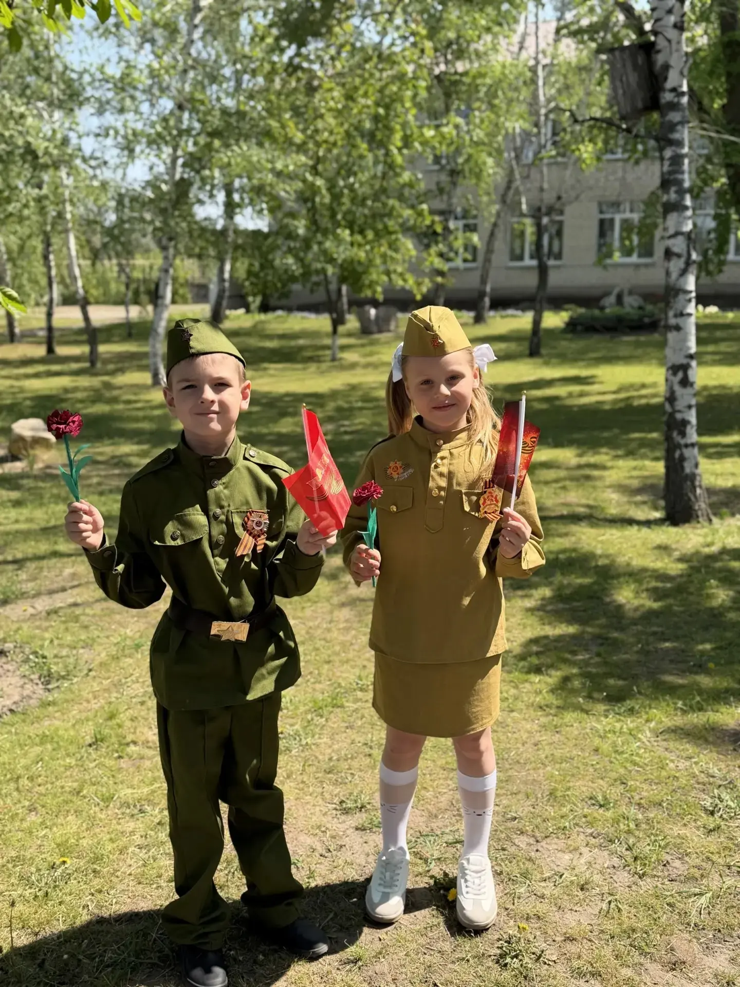 Маленькие сердца, великая память: первоклассники Подгоровки поздравили село с 9 Мая 🌹