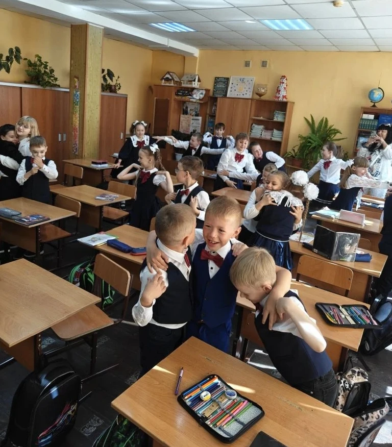 Сегодня в 1 Б классе прошли необычные и интересные уроки в игровой форме! Ребята с радостью демонстр
