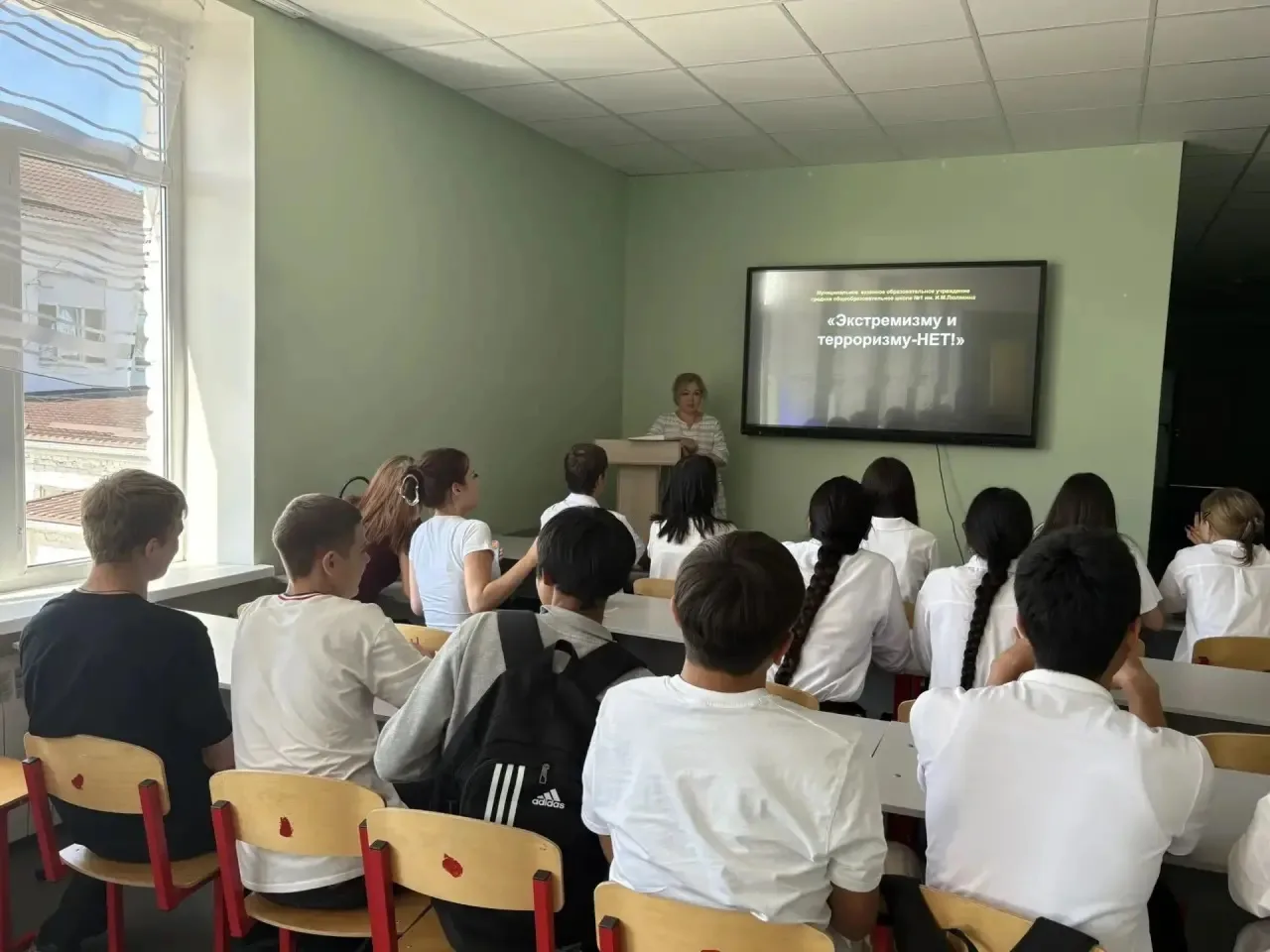 В 9 -ых классах прошли  мероприятия , посвященные Дню солидарности в борьбе с терроризмом.