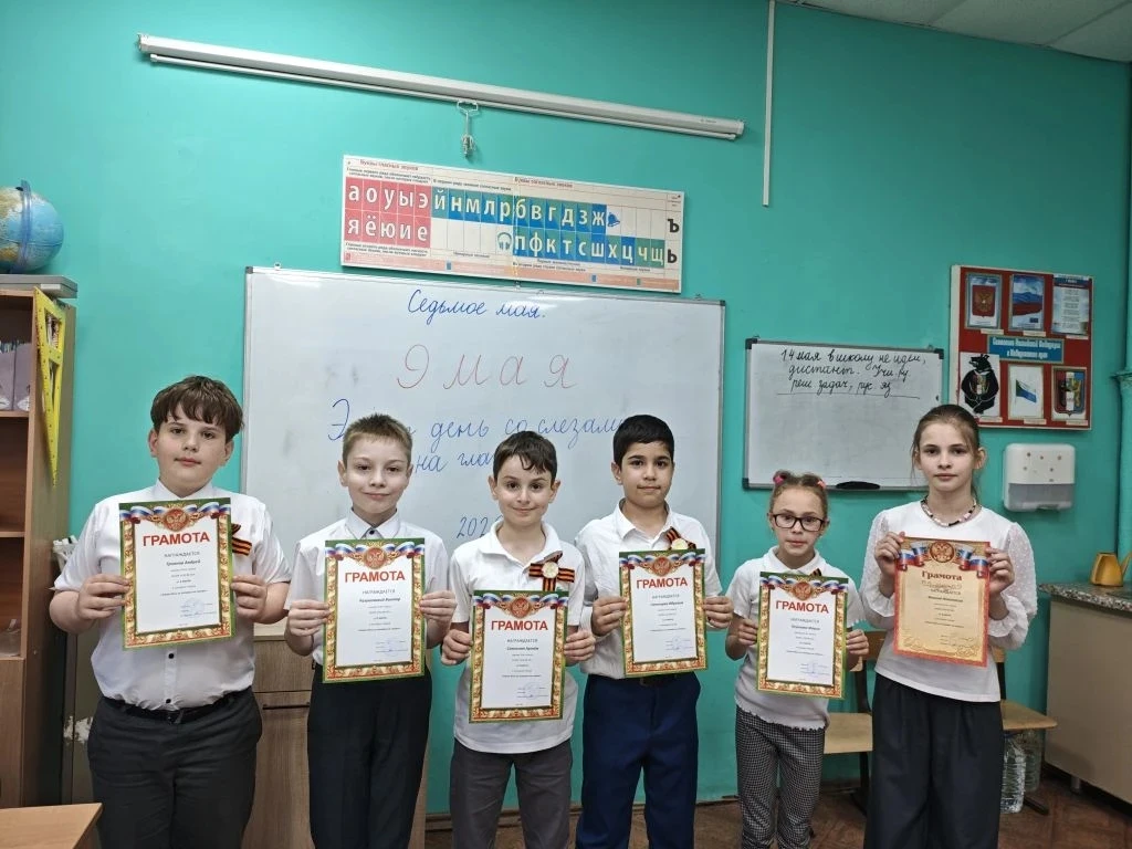 🎖️ Строки, опаленные войной: в 3 «А» прошел конкурс чтецов