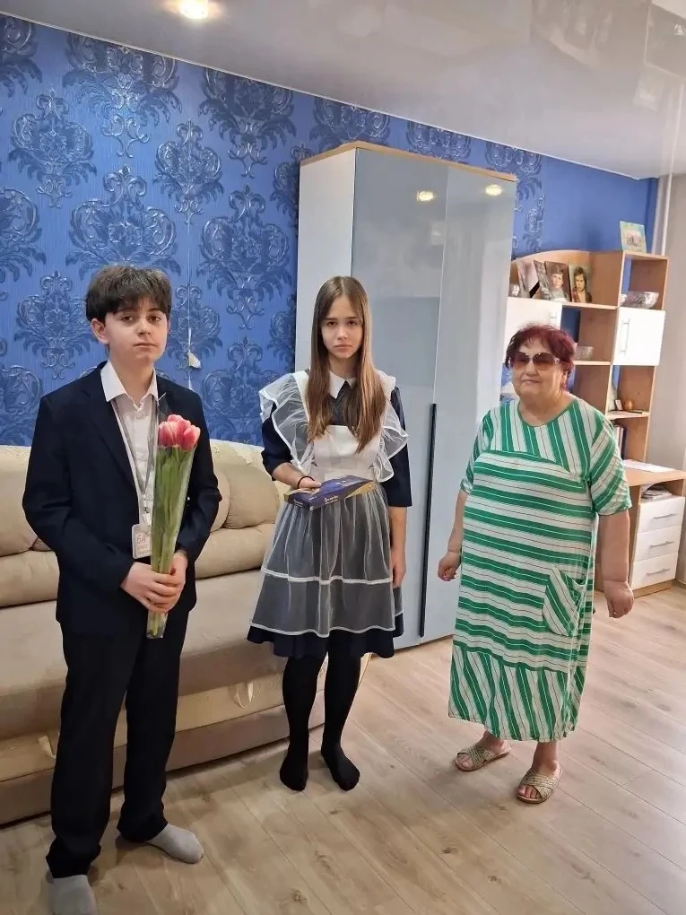 6А класс в акции "ЦВЕТЫ МАМАМ ГЕРОЕВ"! 💐 🇷🇺На этой неделе ученики 6А класса присоединились к акции "
